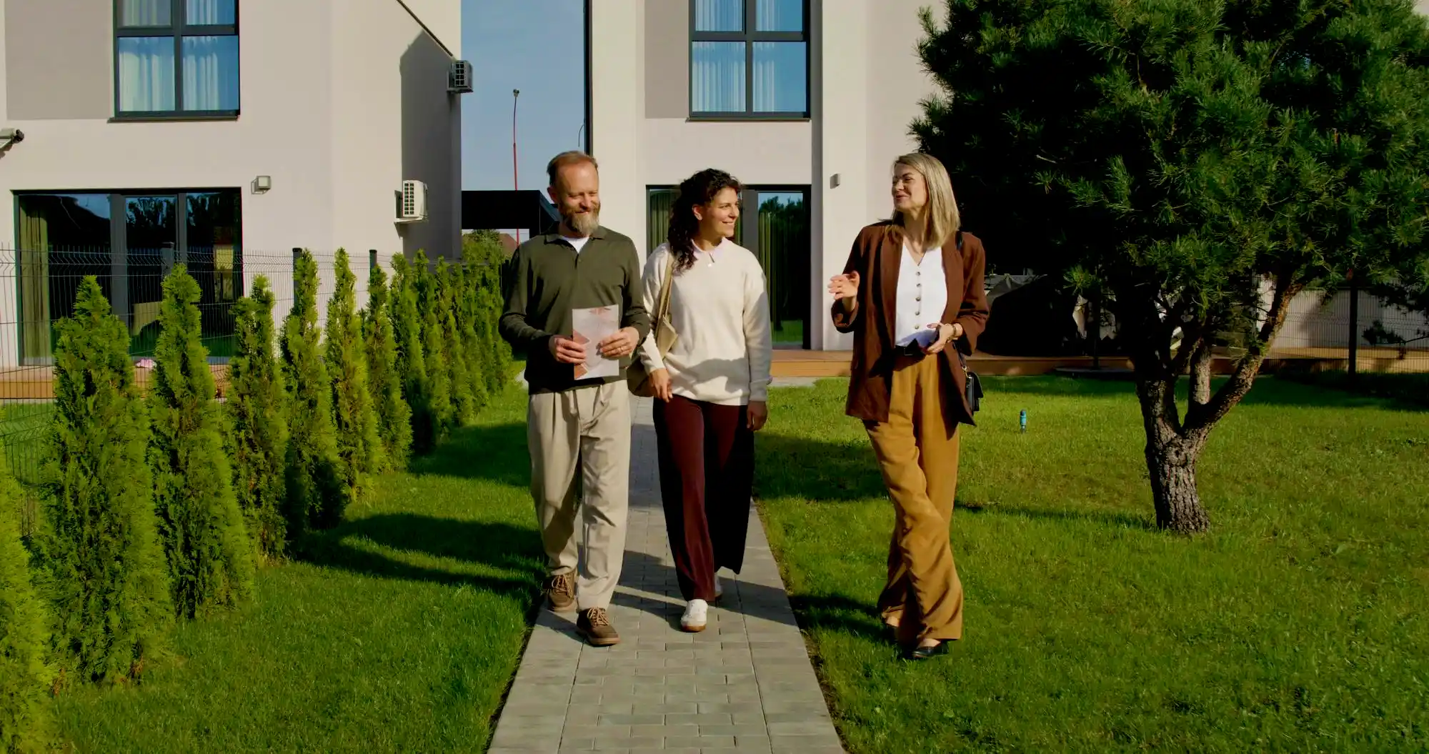 homeowners talking to hoa member