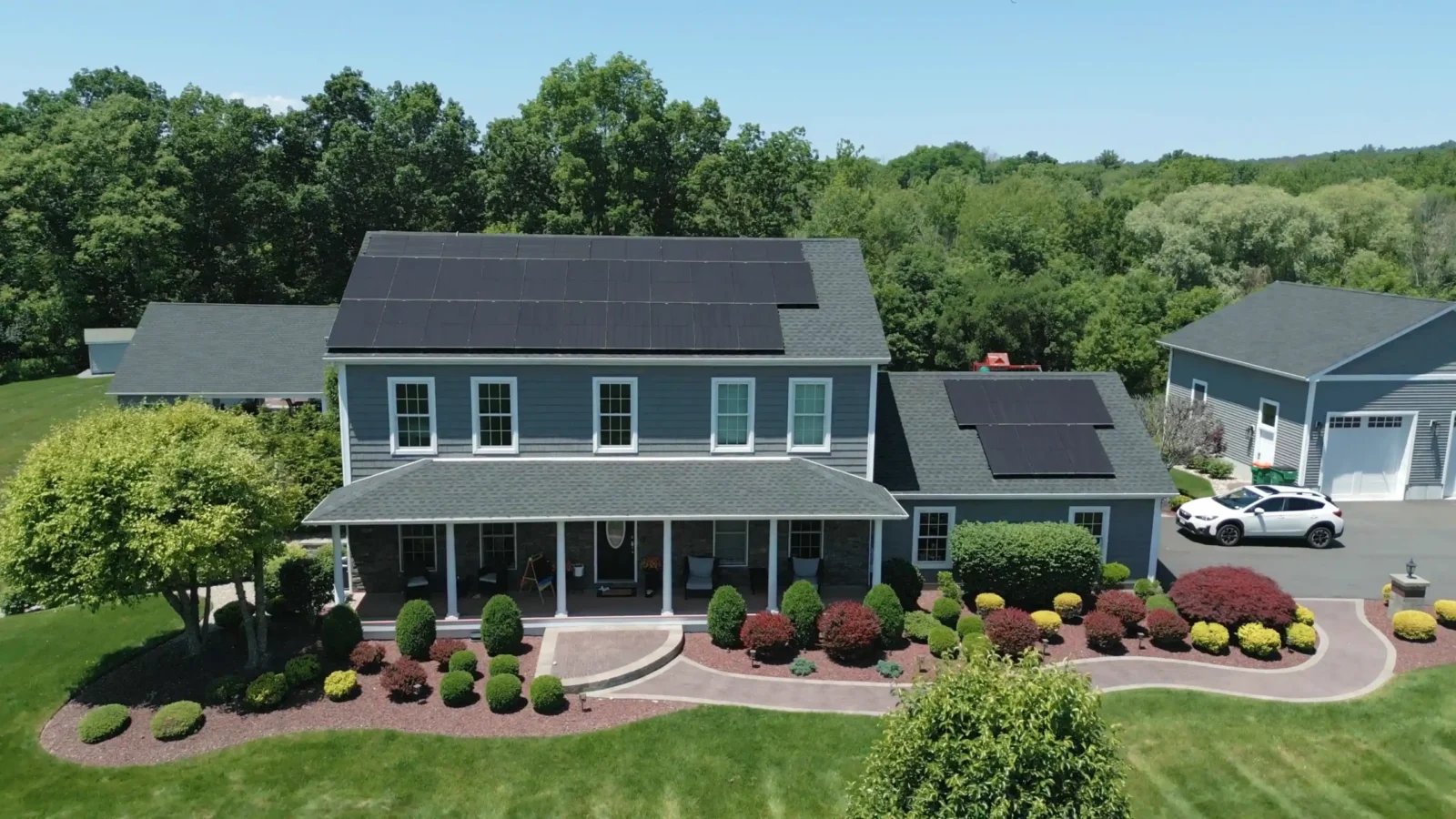 suburban new your home photo front view